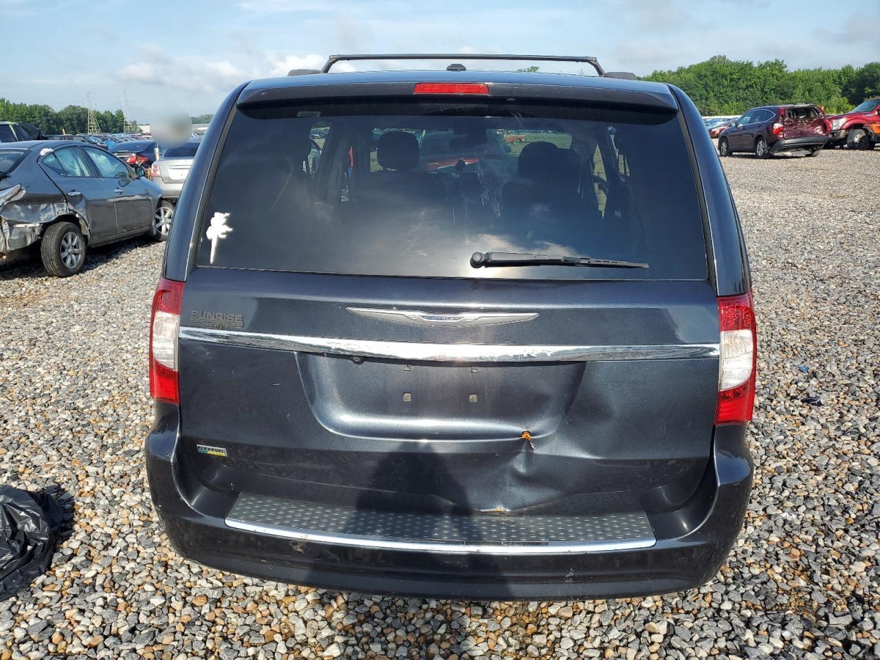 2013 Chrysler Town & Country Touring - Image 6