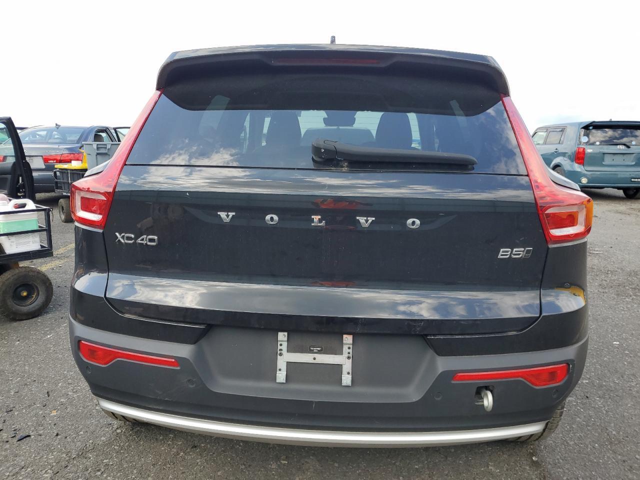 2023 Volvo Xc40 Plus - Image 6