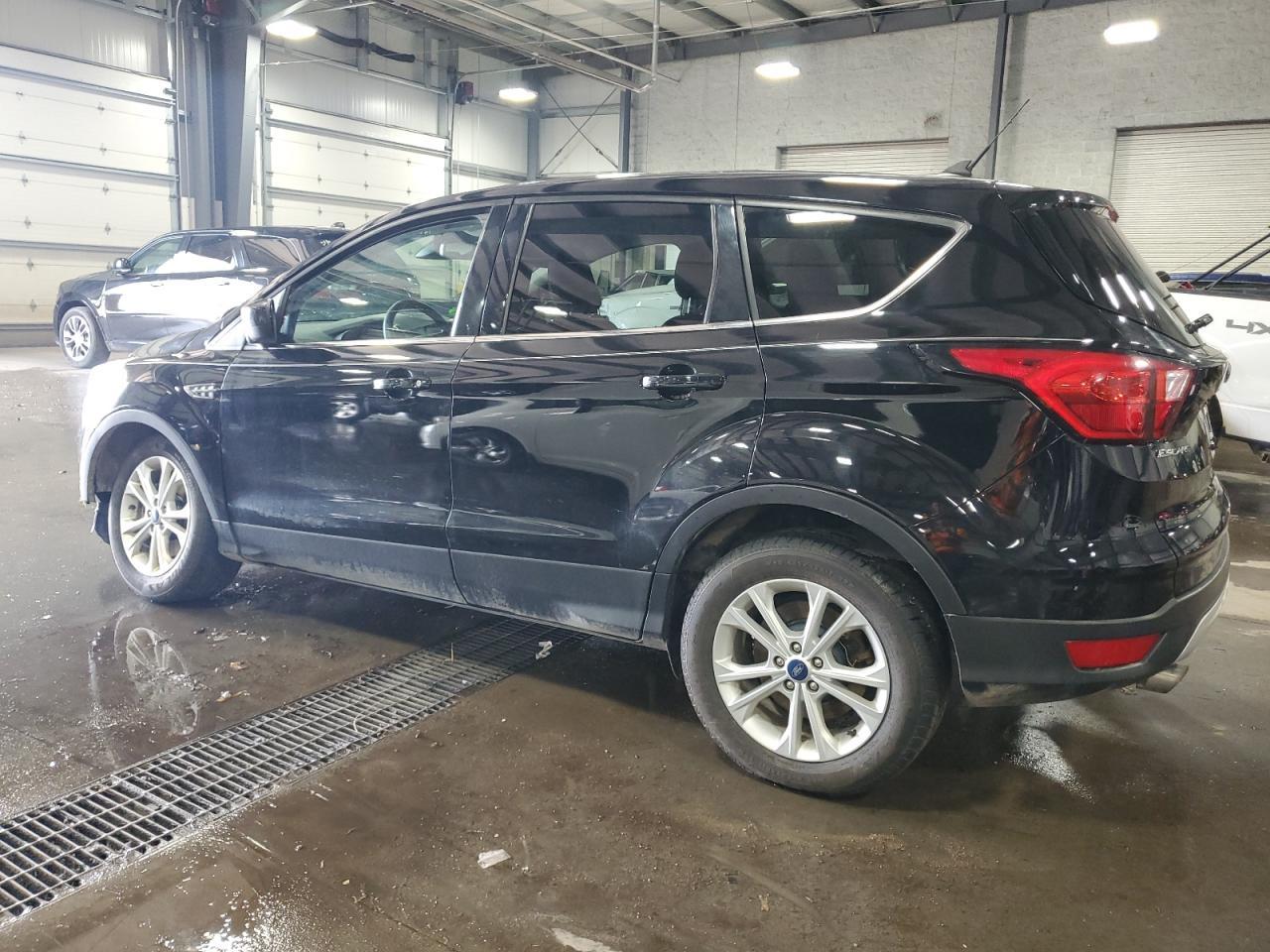 2019 Ford Escape Se - Фото 2