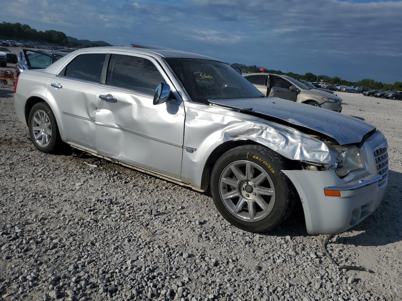 2005 Chrysler 300C - Image 4
