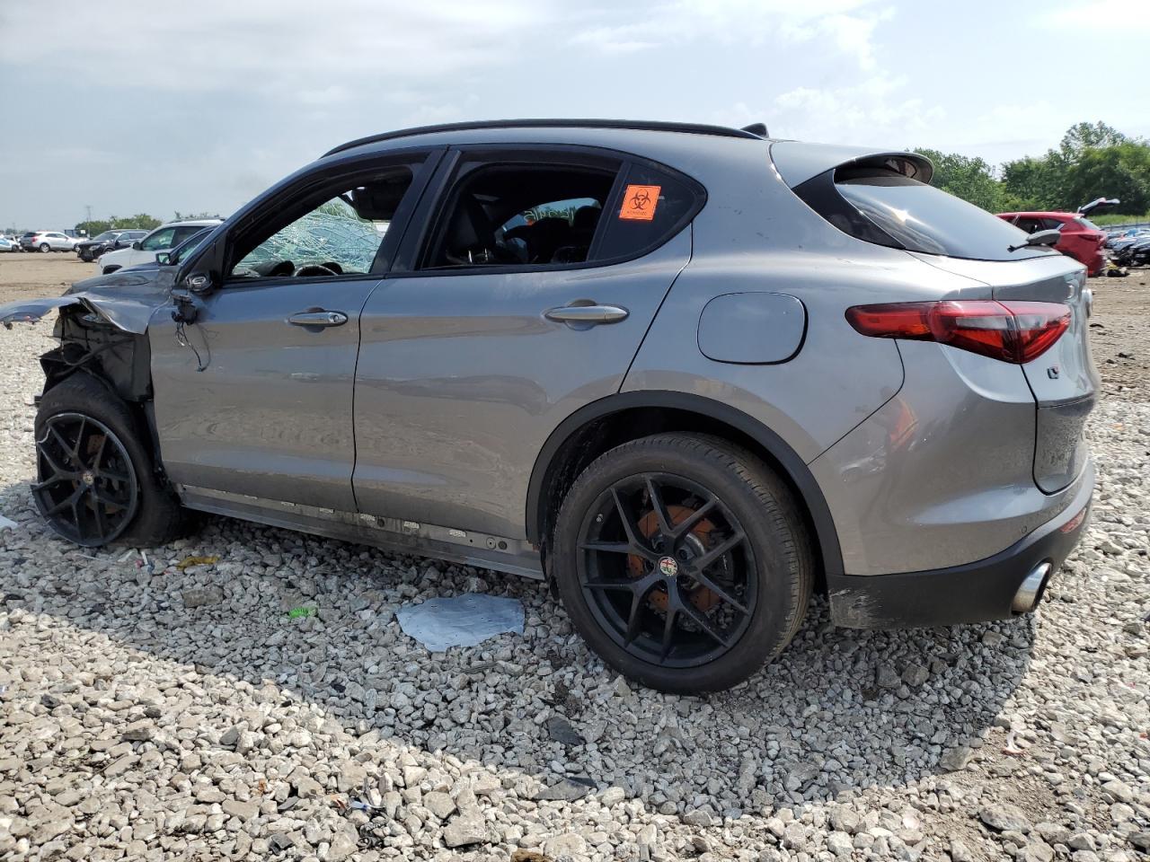 2018 Alfa Romeo Stelvio Ti Sport - Image 2