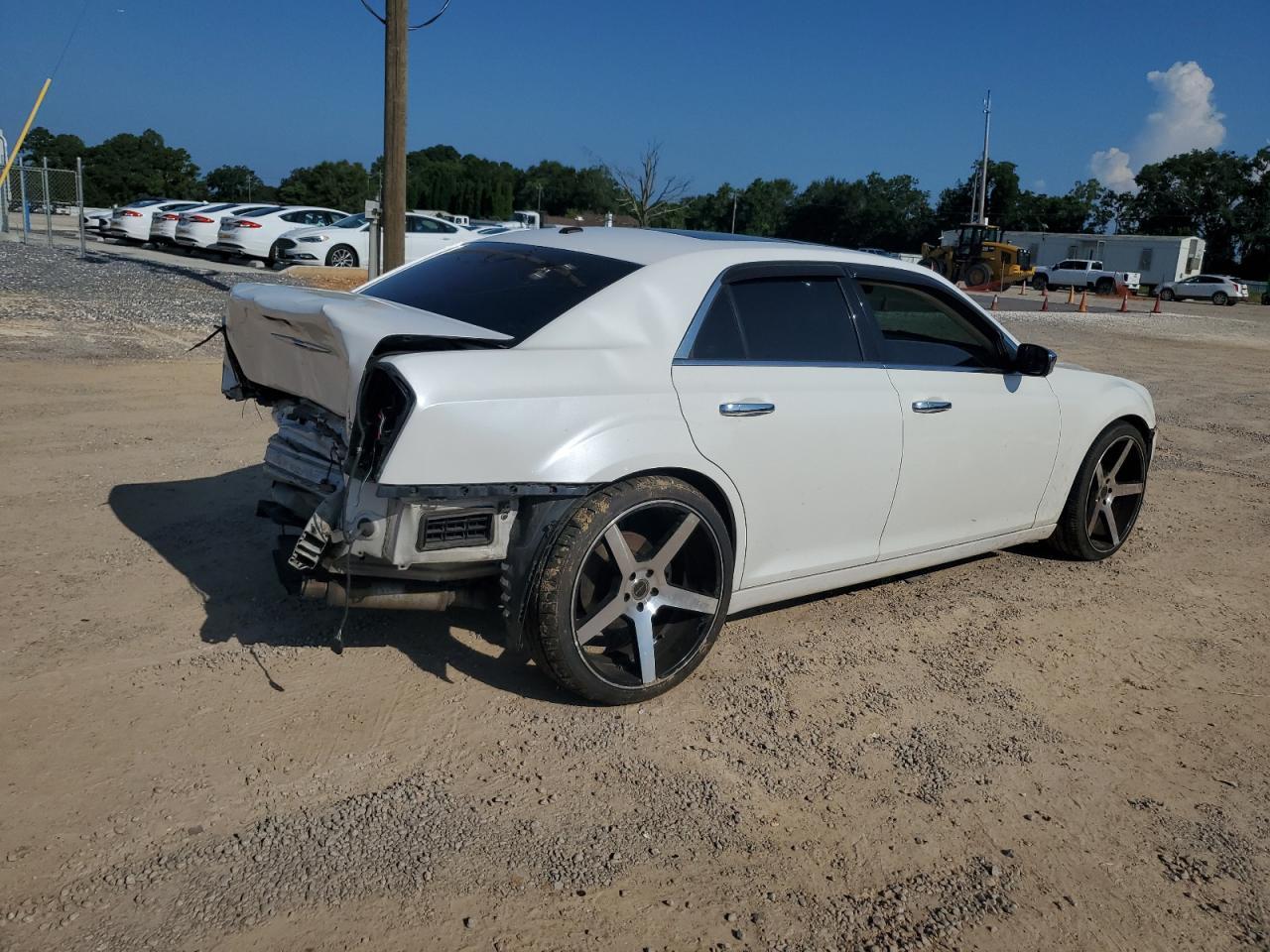 2011 Chrysler 300C - Фото 3