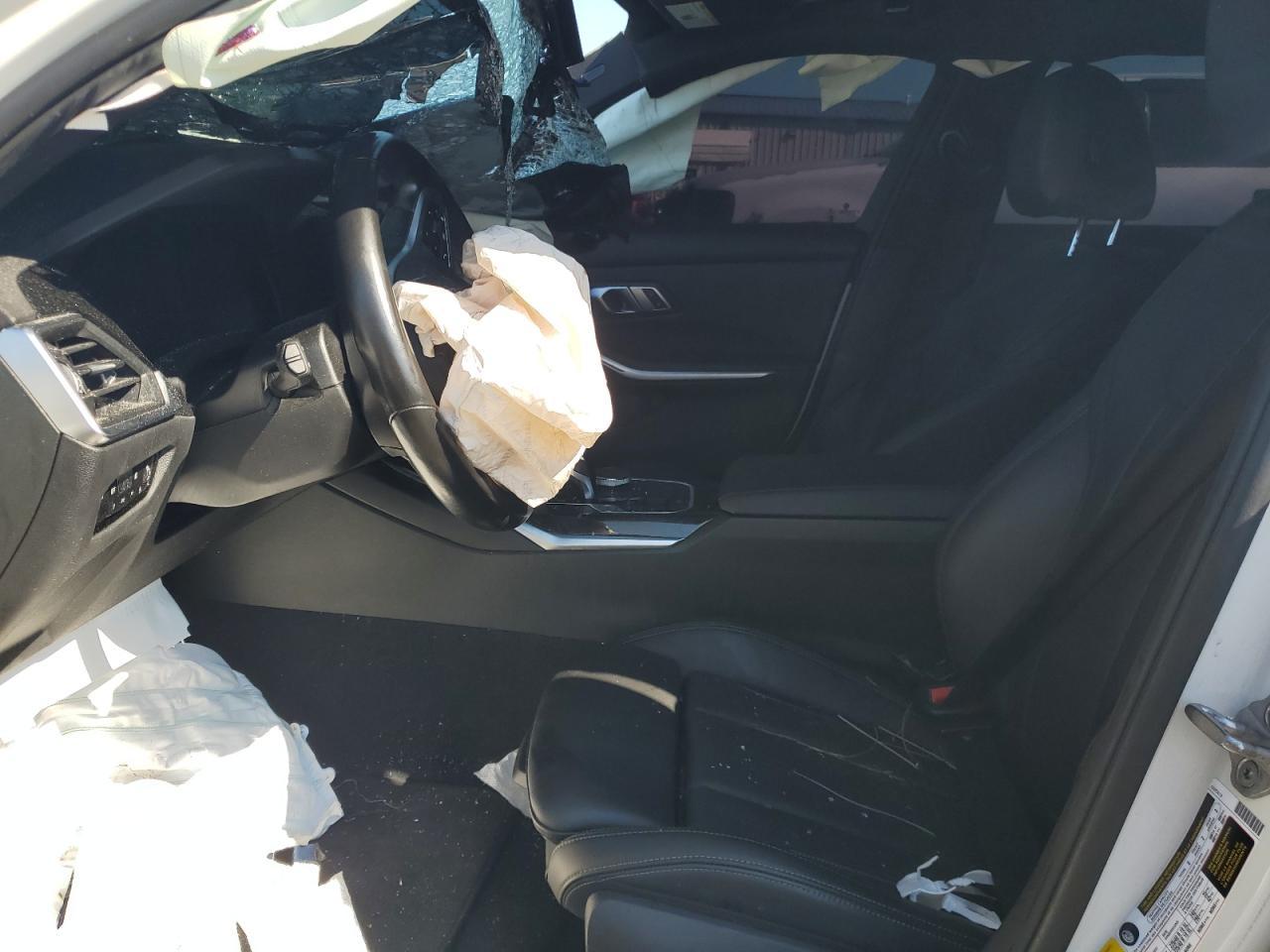 2022 BMW 330Xi - Фото 7