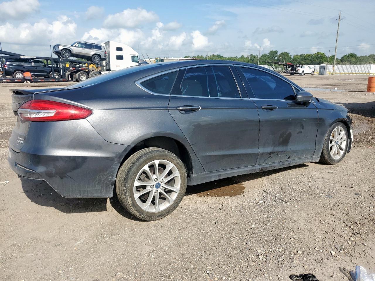 2019 Ford Fusion Titanium - Image 3