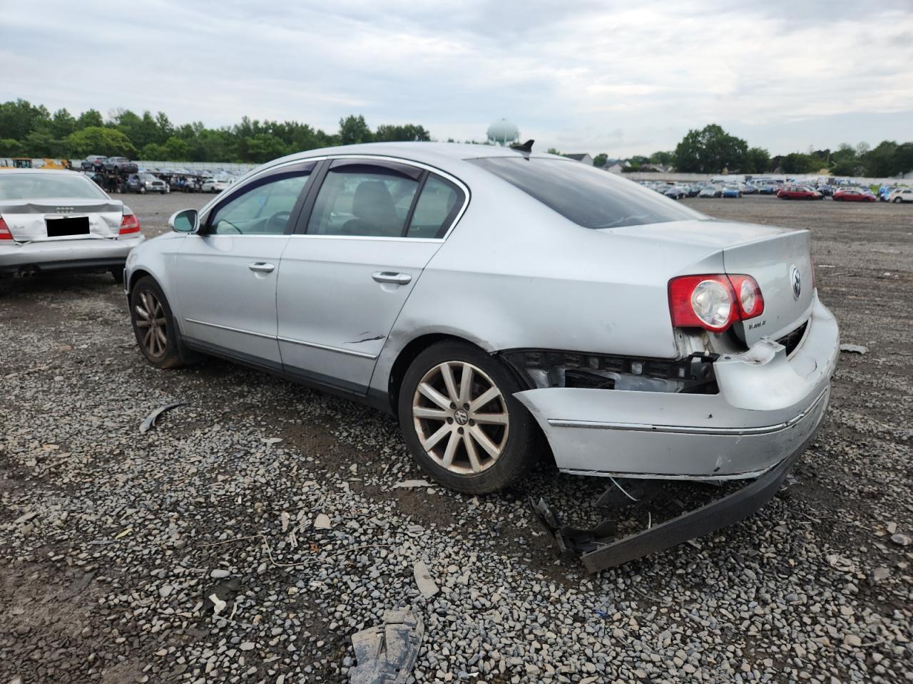 2010 Volkswagen Passat Komfort - Image 2