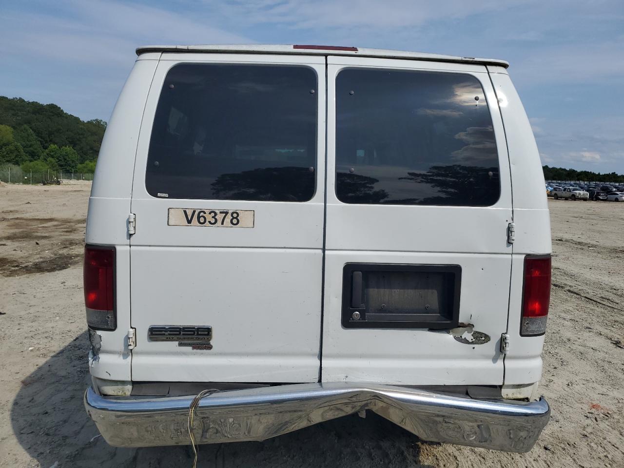 2007 Ford Econoline E350 Super Duty Wagon - Image 6