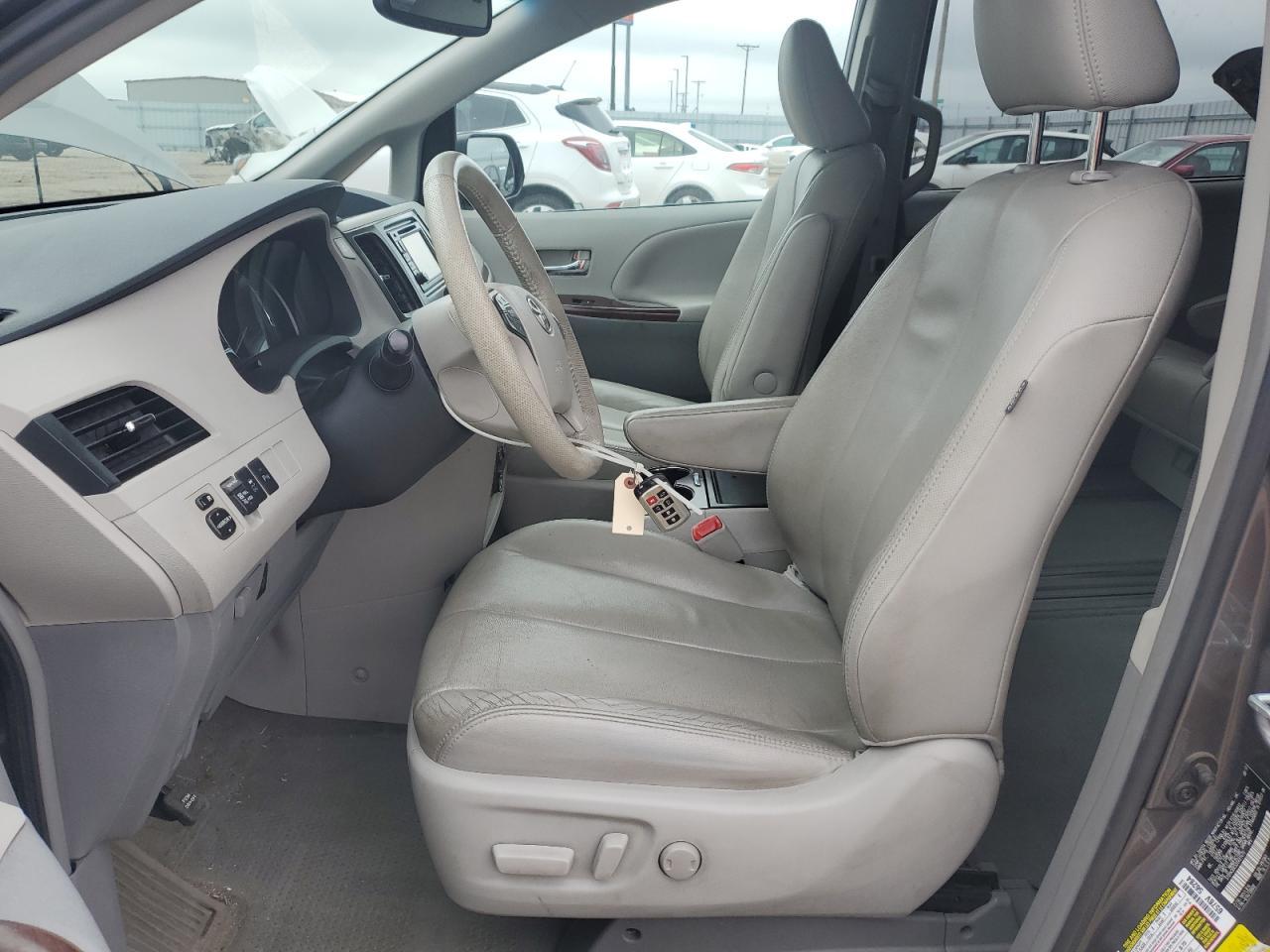 2013 Toyota Sienna Xle - Фото 7