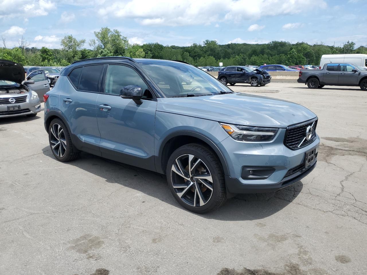 2022 Volvo Xc40 T5 R-Design - Image 4