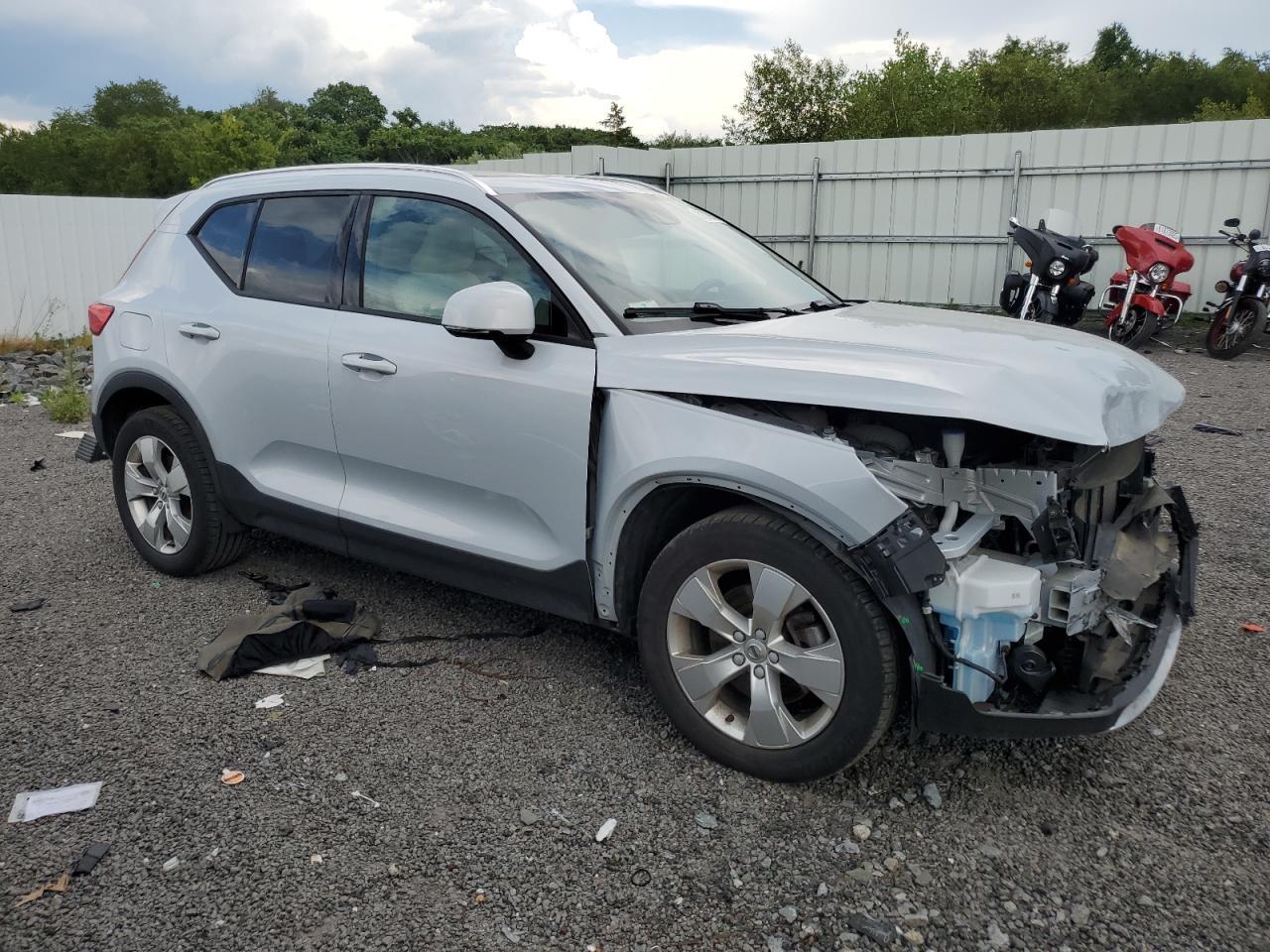 2020 Volvo Xc40 T5 Momentum - Фото 4