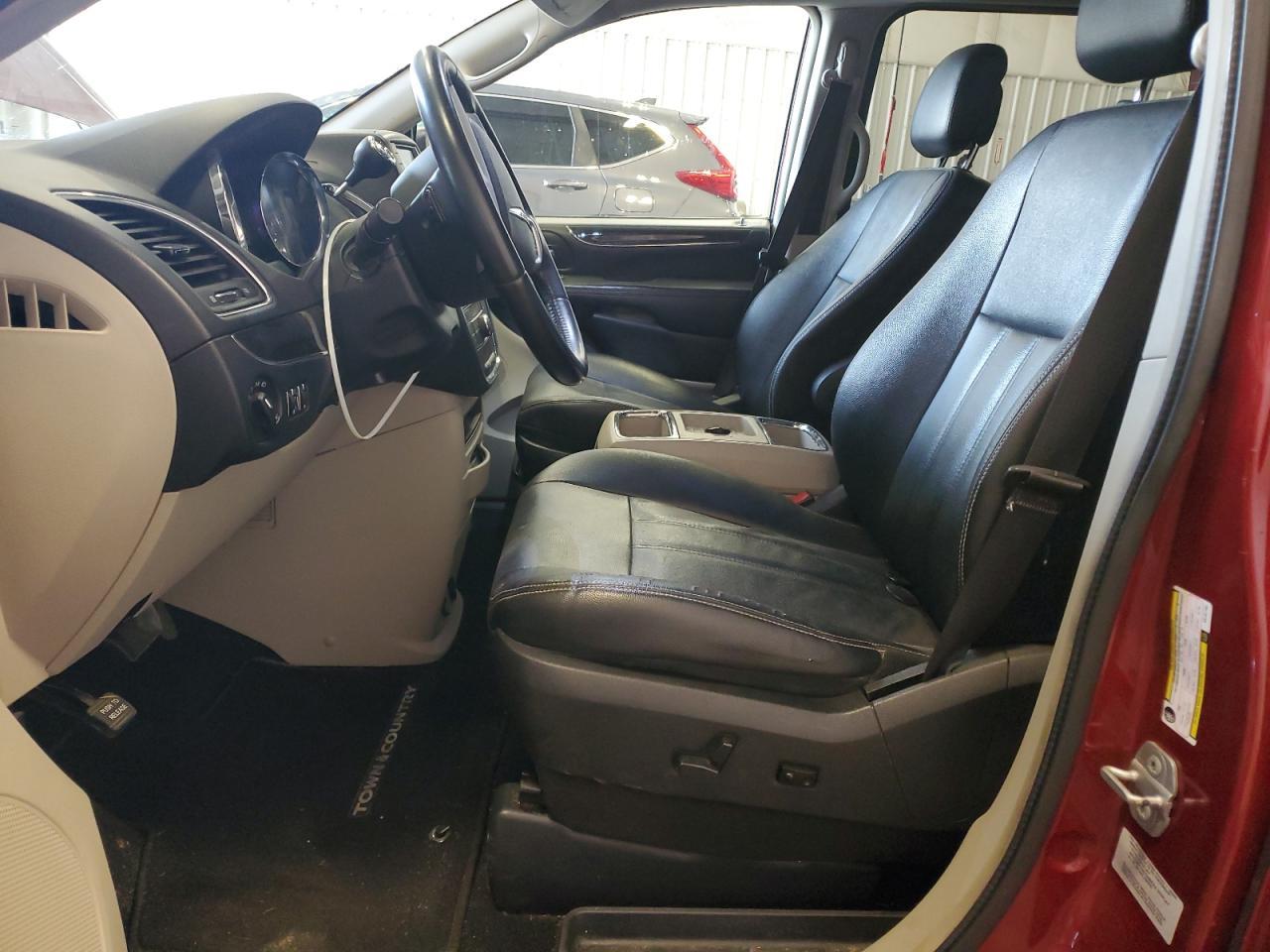 2016 Chrysler Town & Country Touring - Фото 7