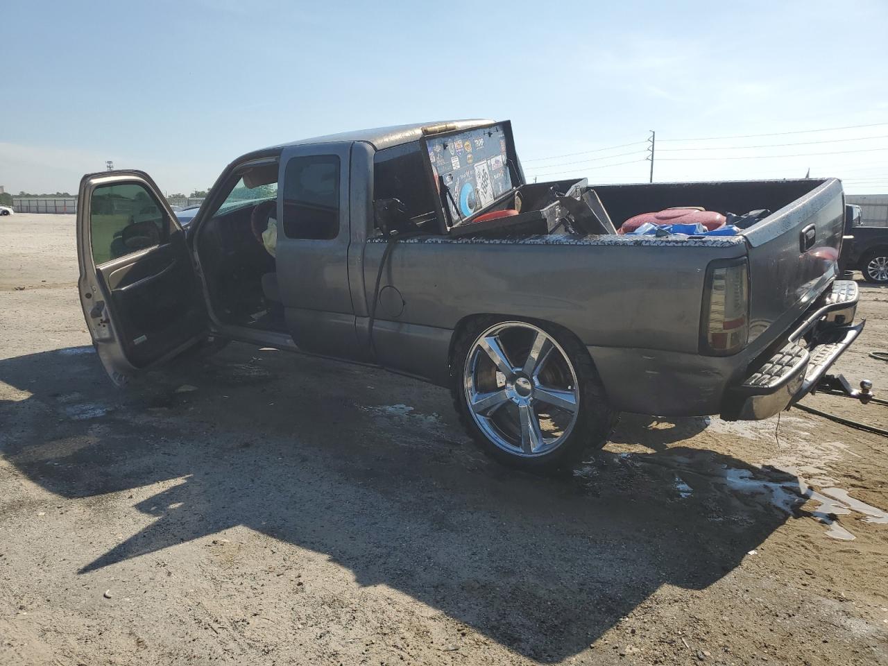 2006 Chevrolet Silverado K1500 - Image 2