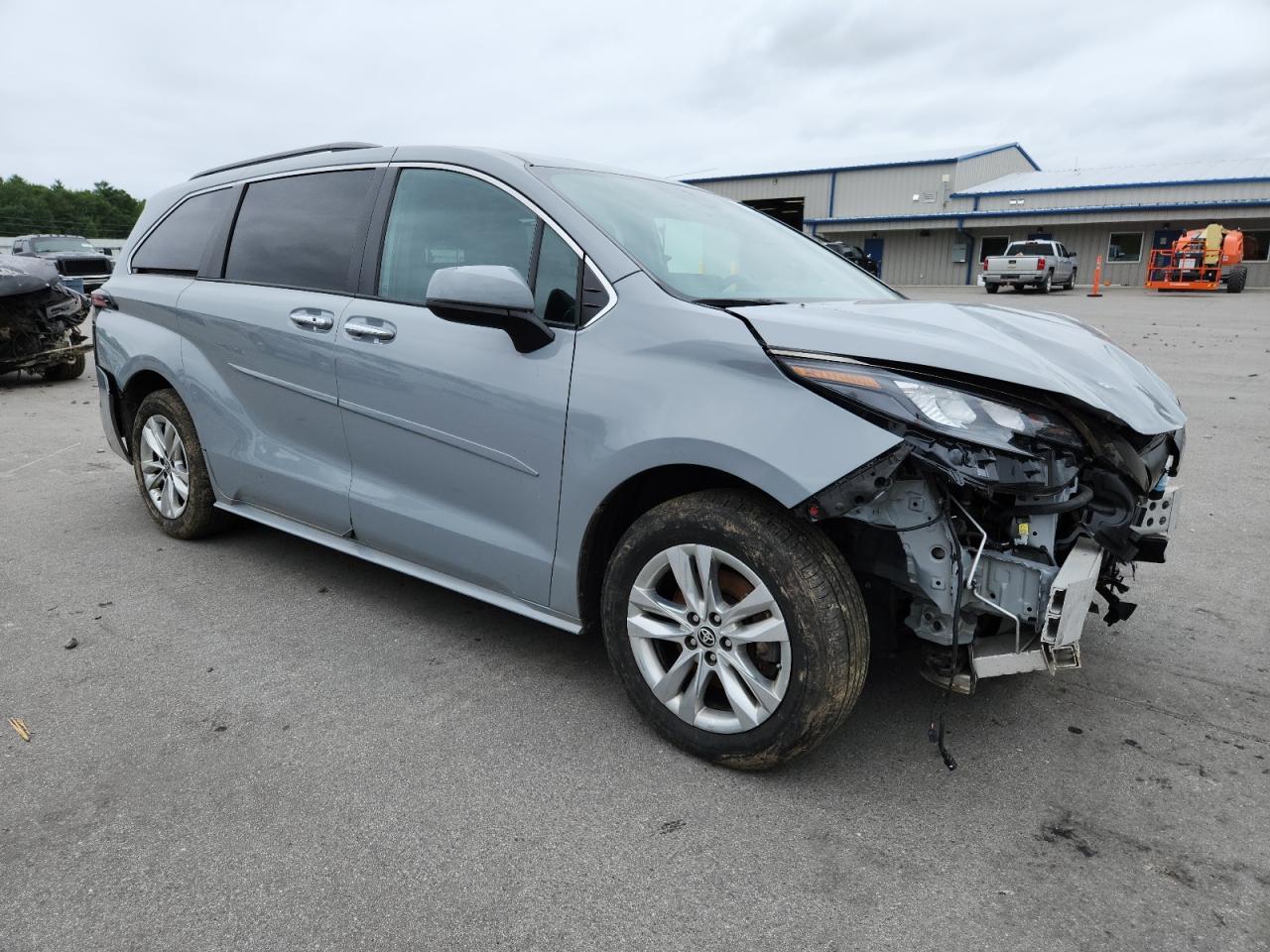 2022 Toyota Sienna Xle - Image 4
