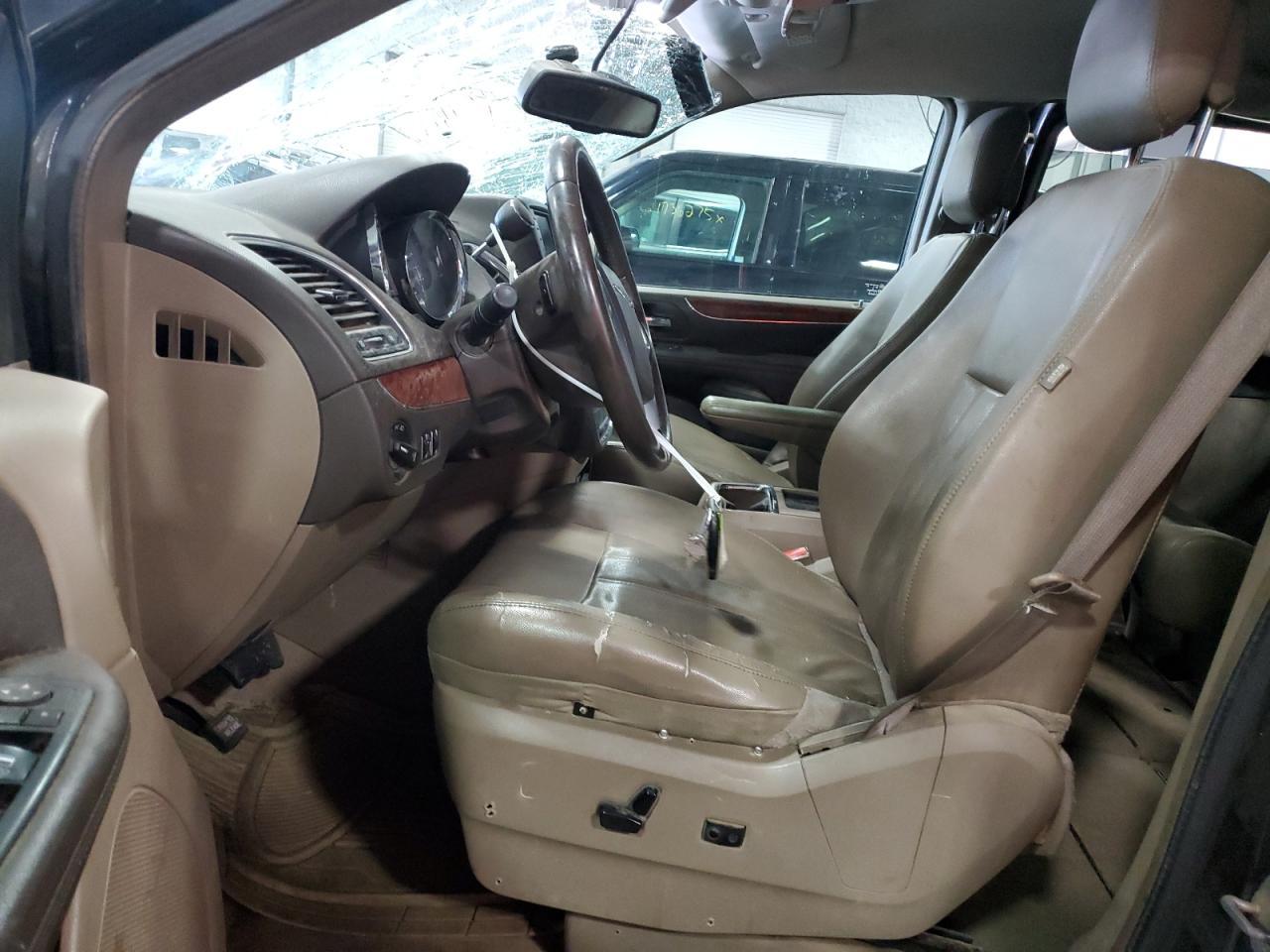 2013 Chrysler Town & Country Touring - Фото 7