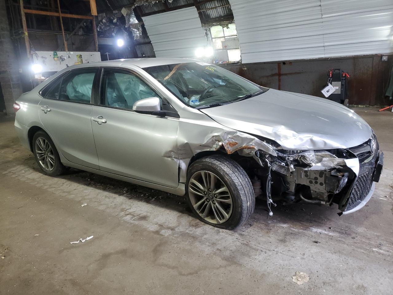 2017 Toyota Camry Le - Фото 4