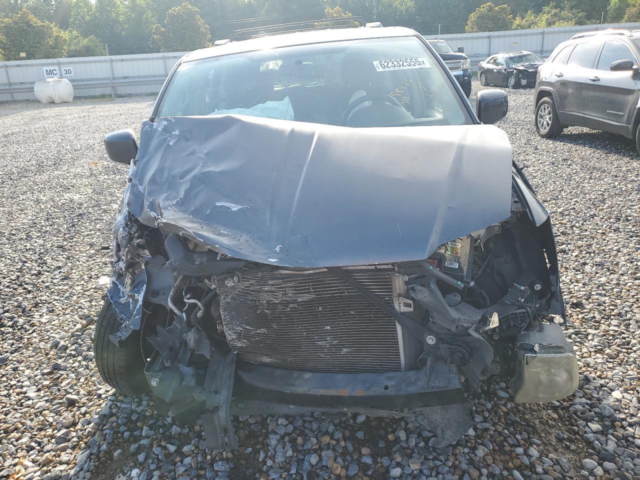 2013 Chrysler Town & Country Touring - Image 5