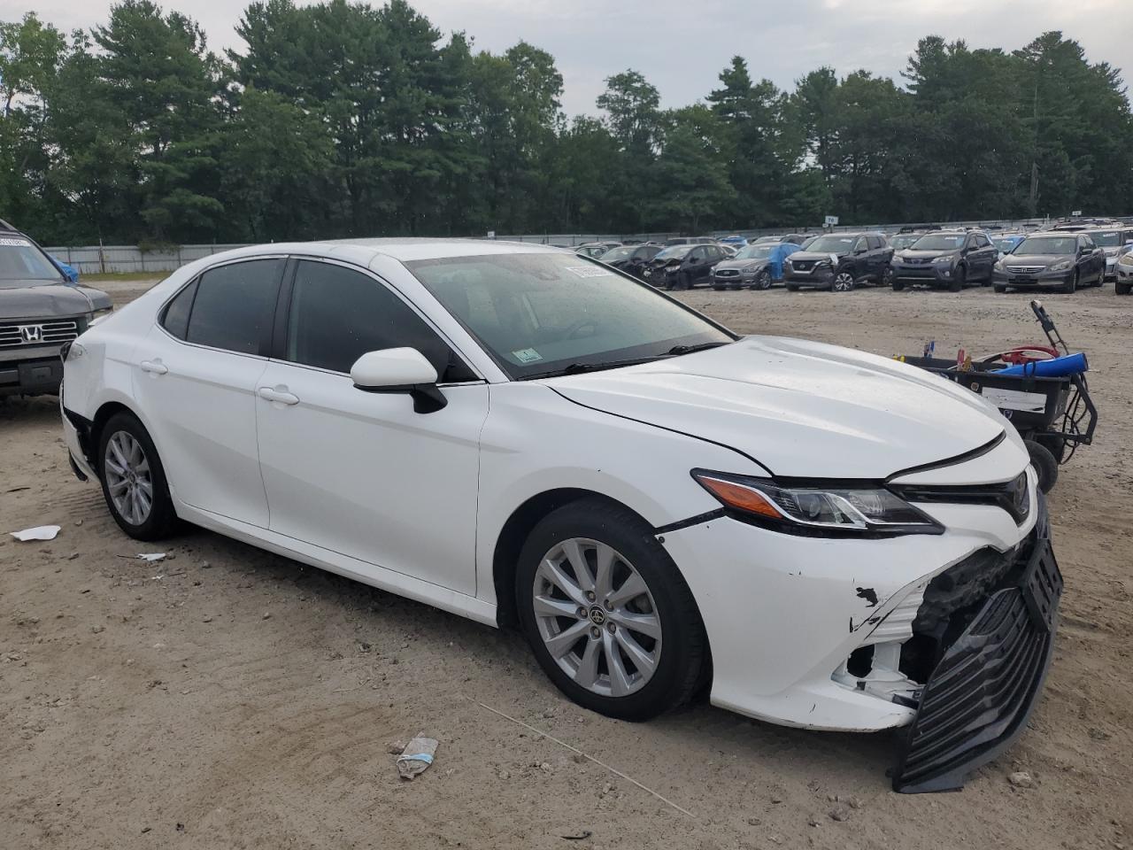 2020 Toyota Camry Le - Фото 4