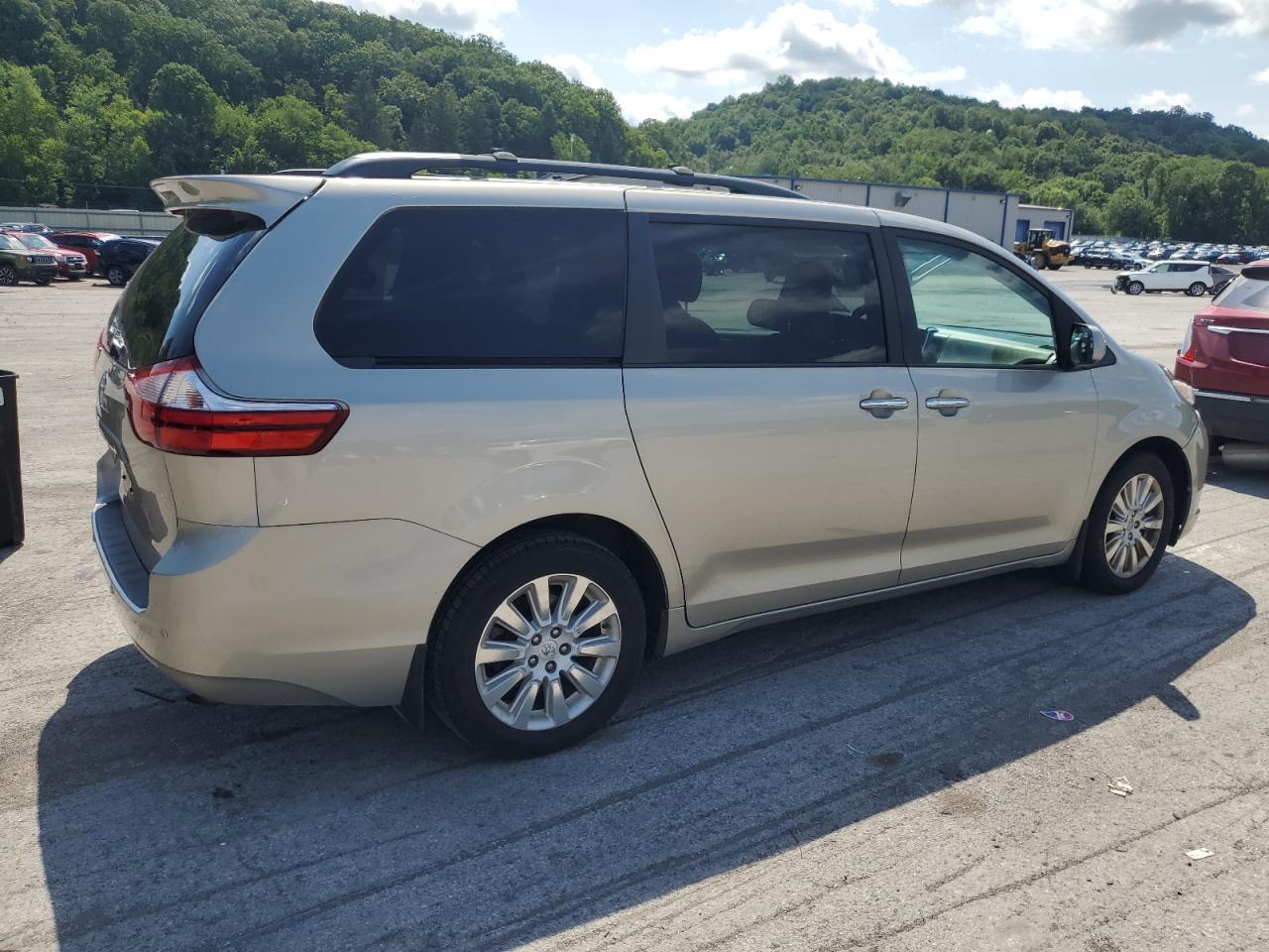 2015 Toyota Sienna Xle - Image 3