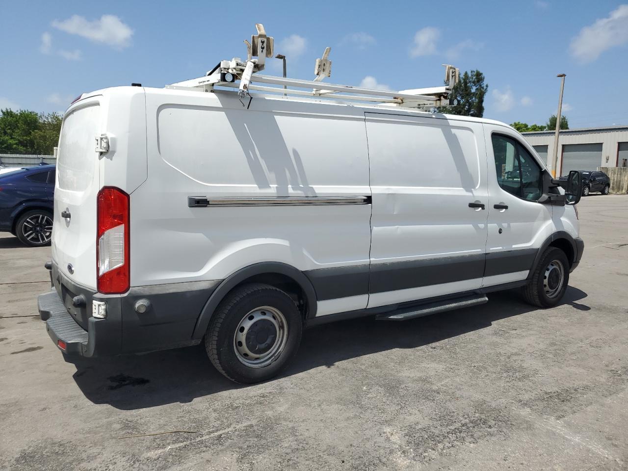 2015 Ford Transit T-150 - Фото 3