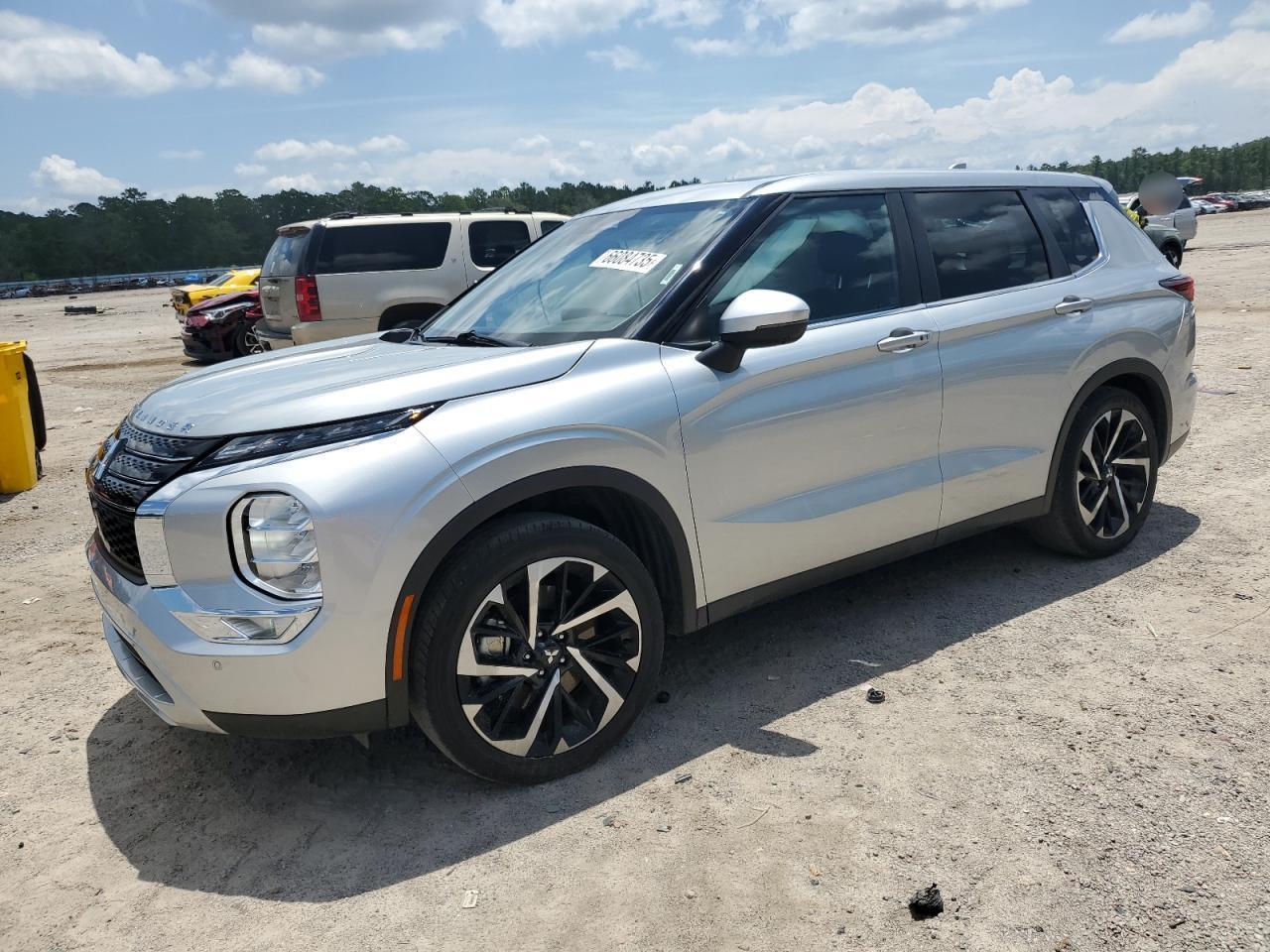 2023 Mitsubishi Outlander Se
