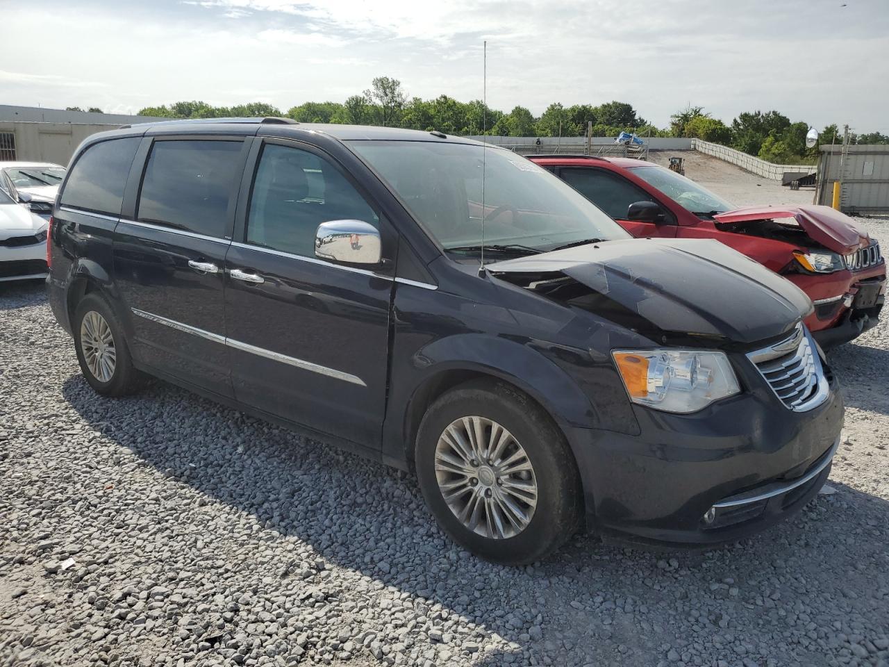 2011 Chrysler Town & Country Limited Limited - Фото 4