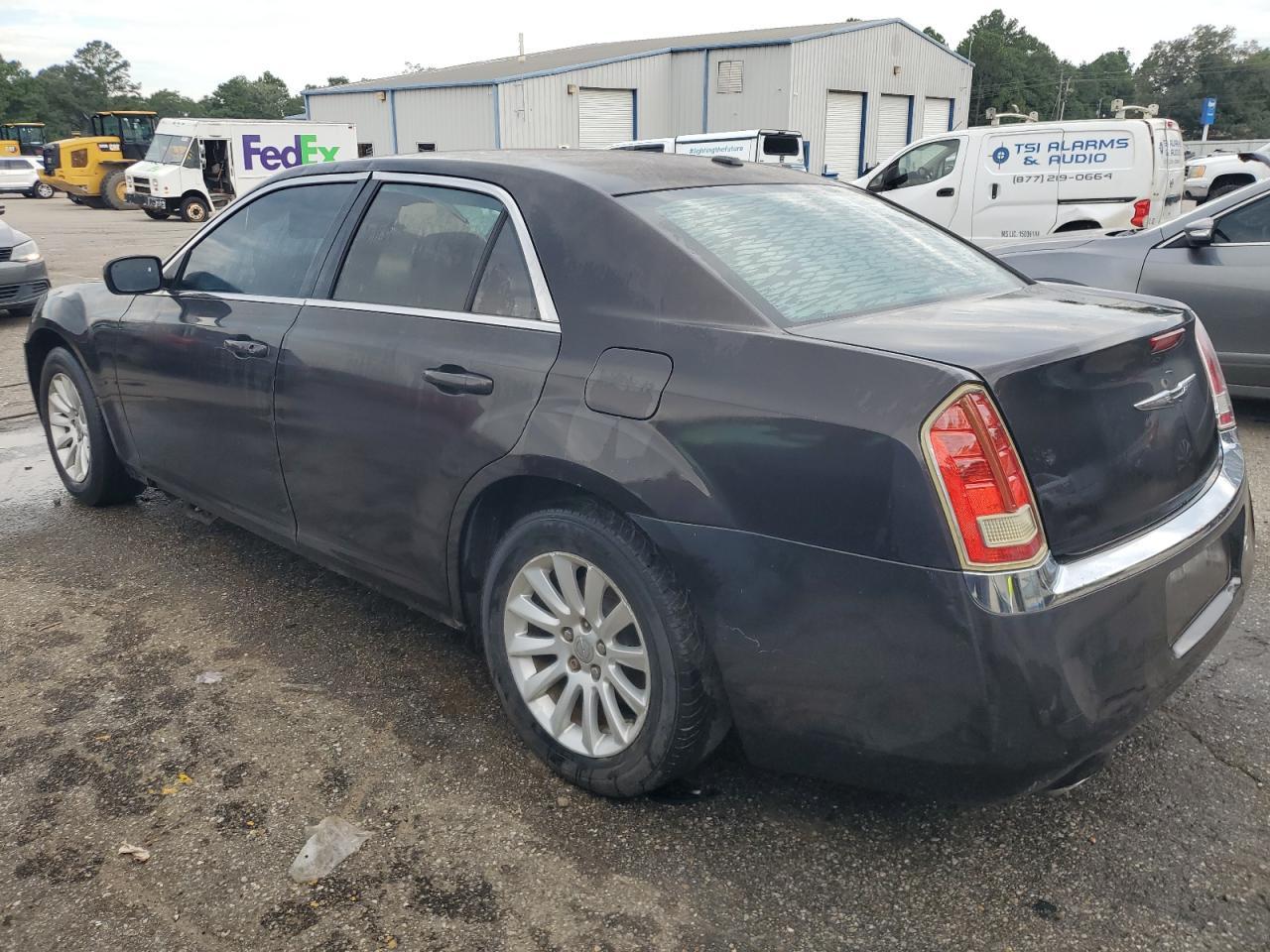 2013 Chrysler 300 - Фото 2