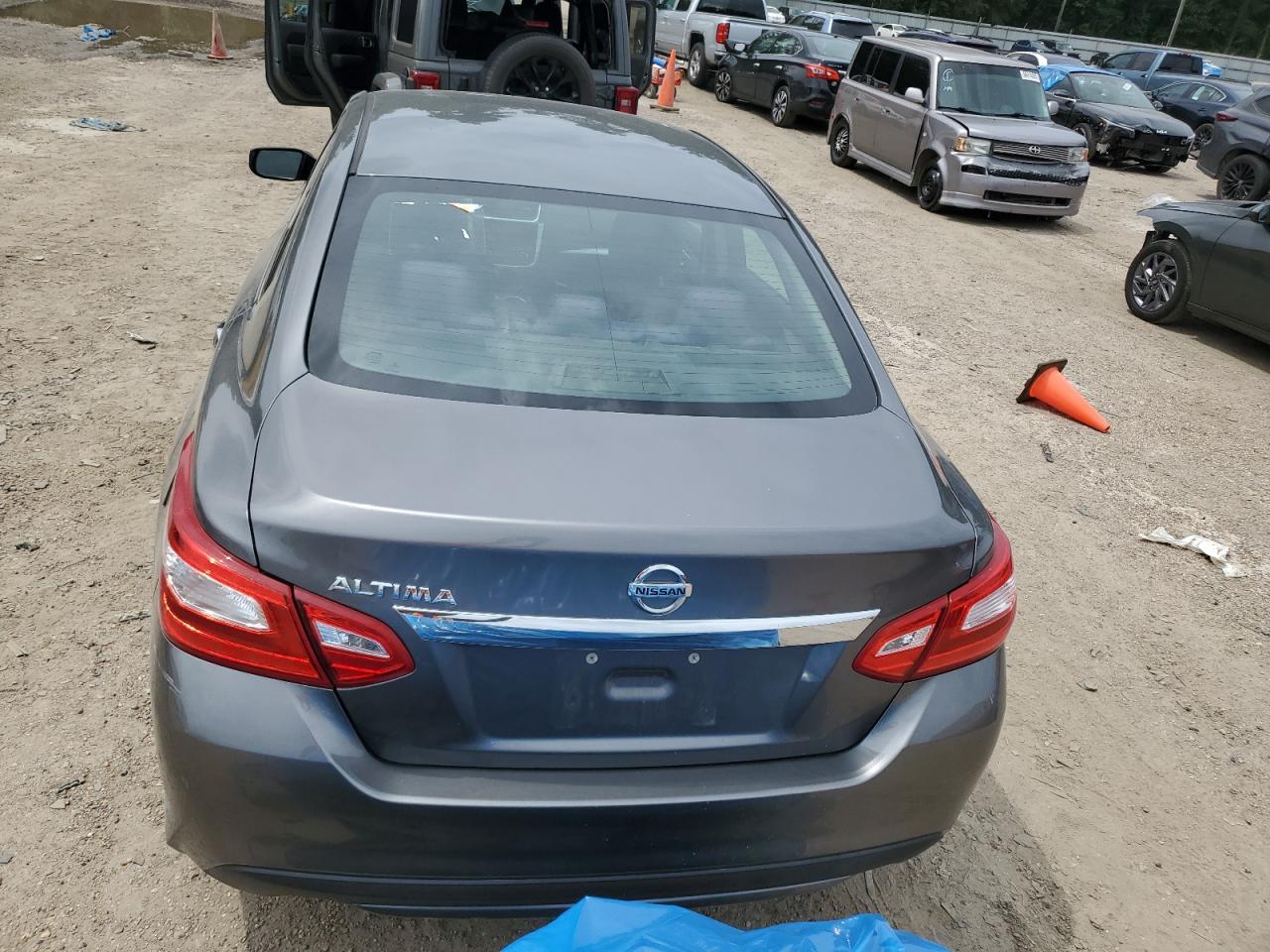 2017 Nissan Altima 2.5 - Image 6