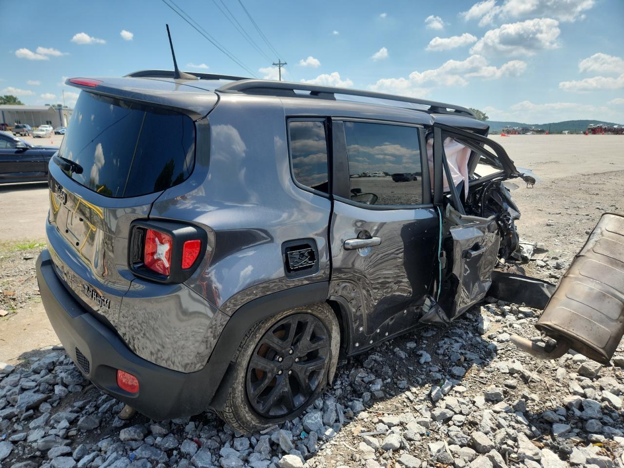 2018 Jeep Renegade Latitude - Image 3