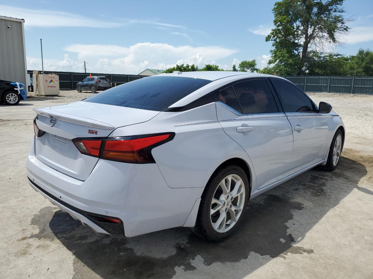 2023 Nissan Altima Sr - Image 3