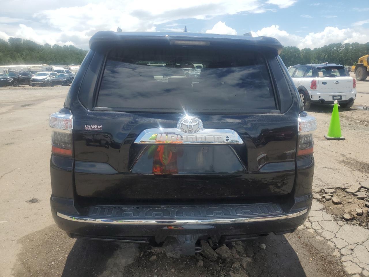 2018 Toyota 4Runner Sr5 - Image 6