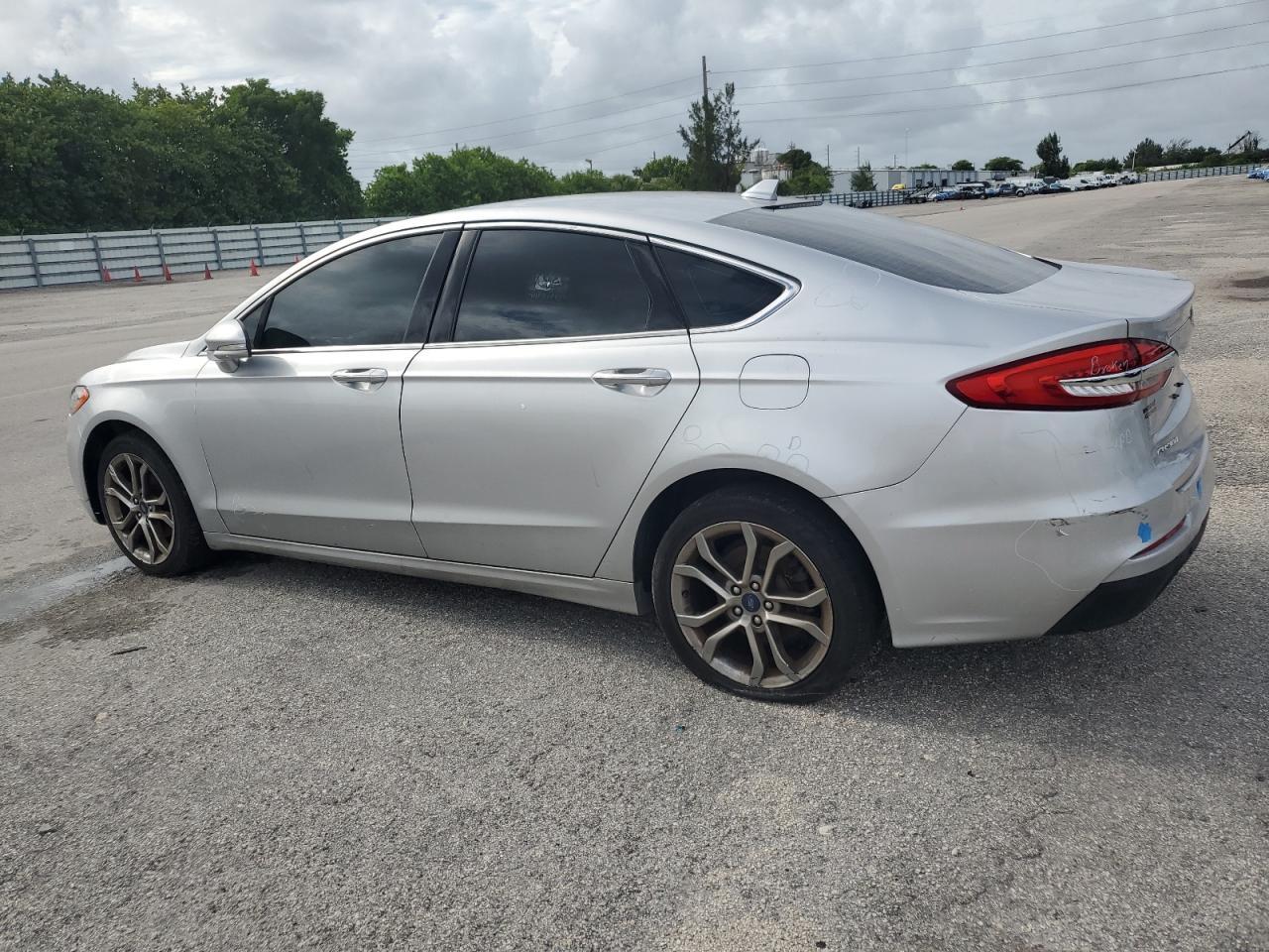 2019 Ford Fusion Sel - Image 2