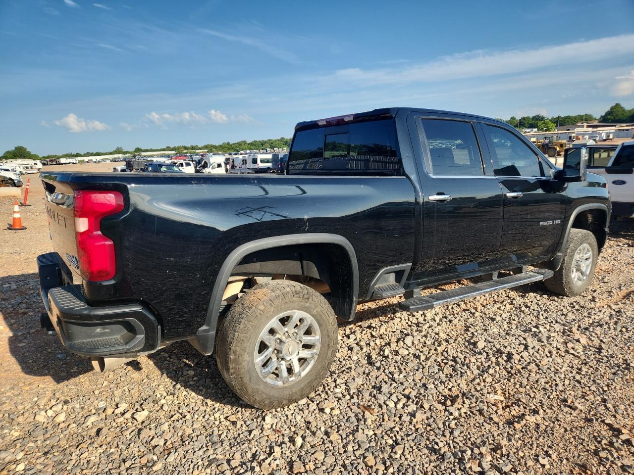 2022 Chevrolet Silverado K2500 High Country - Фото 3