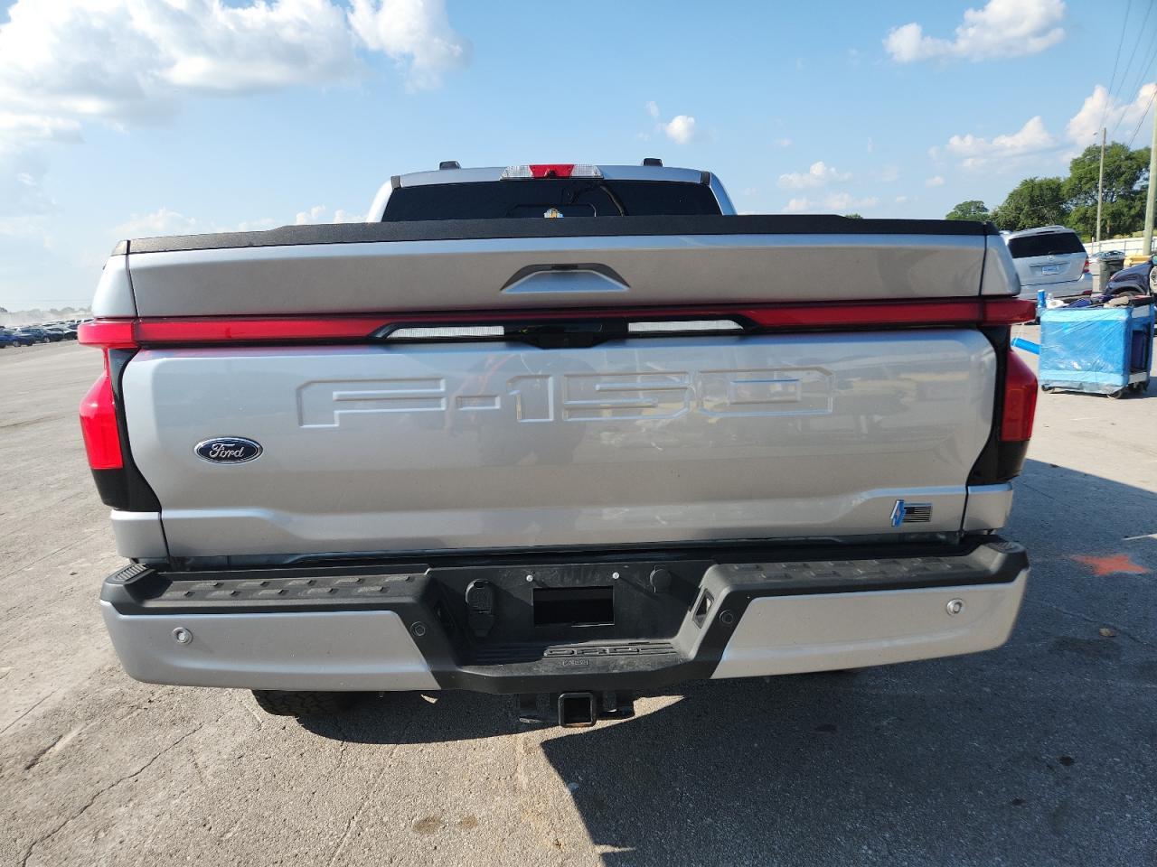 2022 Ford F150 Lightning Pro - Фото 6