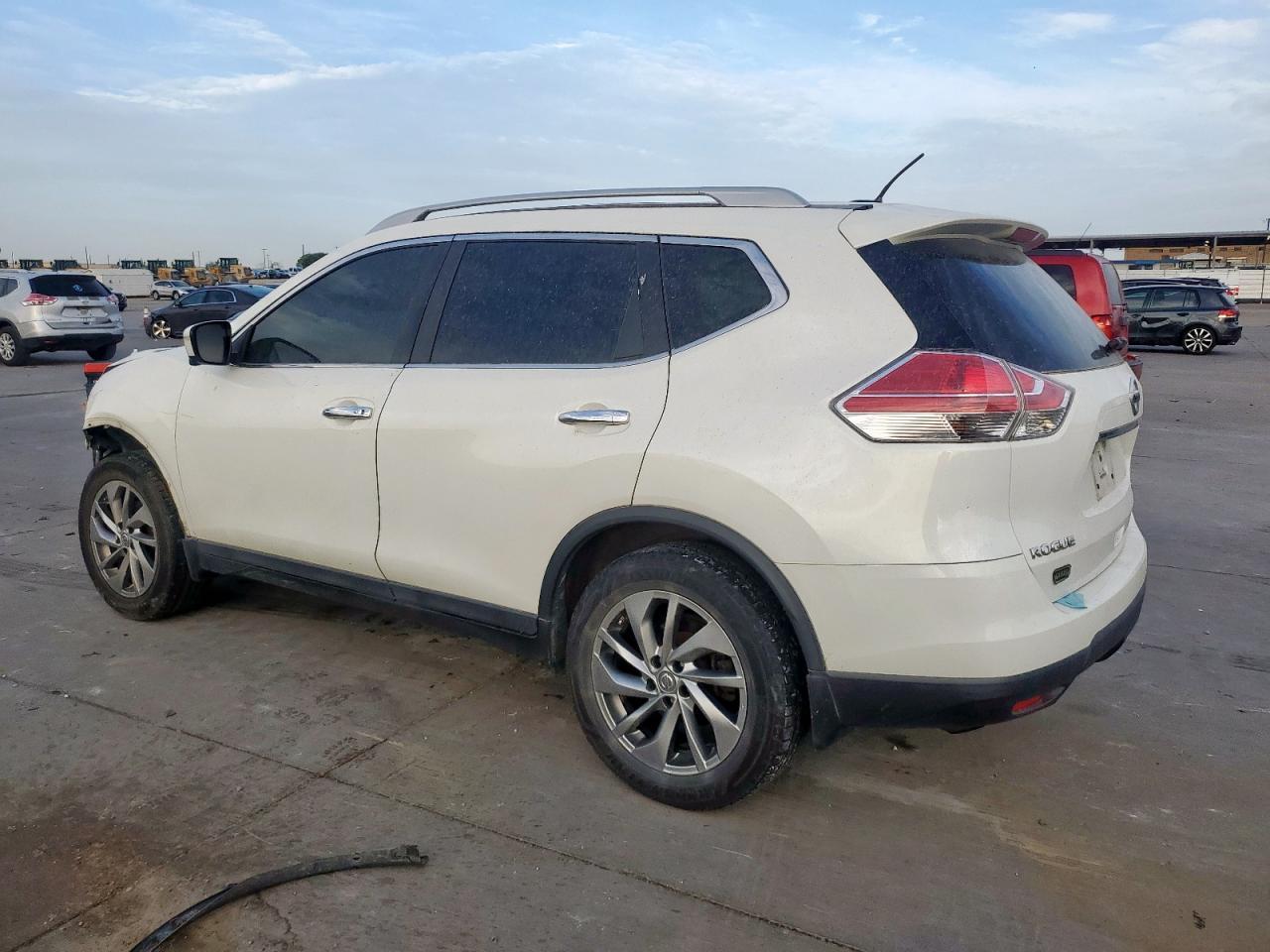 2015 Nissan Rogue S - Фото 2