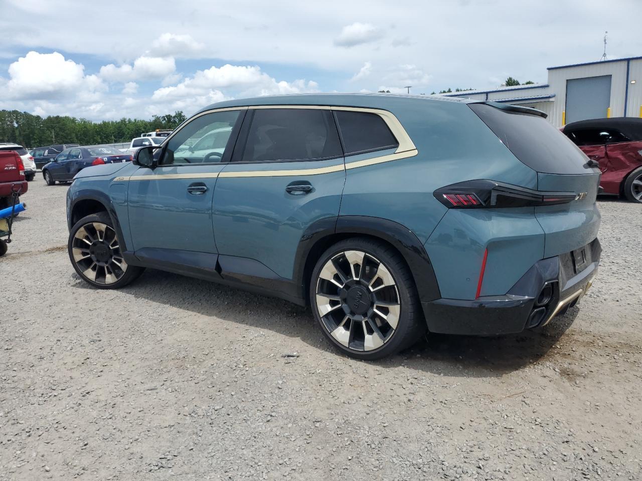 2023 BMW Xm - Фото 2