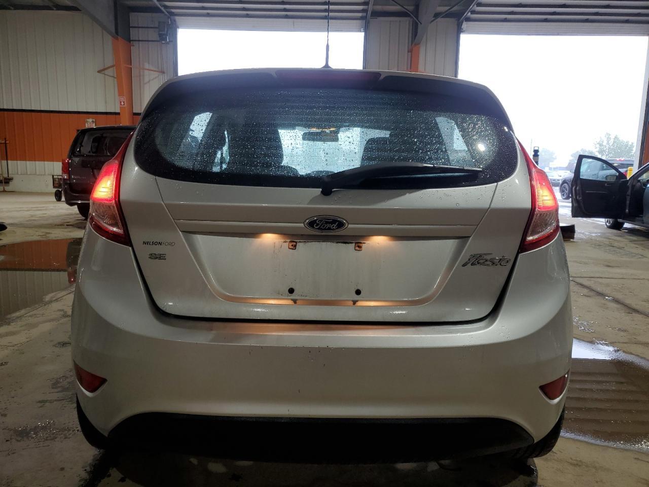 2014 Ford Fiesta Se - Фото 6