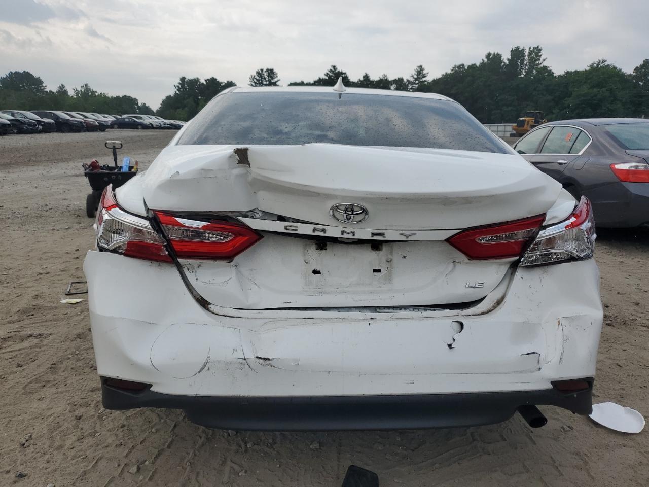 2020 Toyota Camry Le - Фото 6