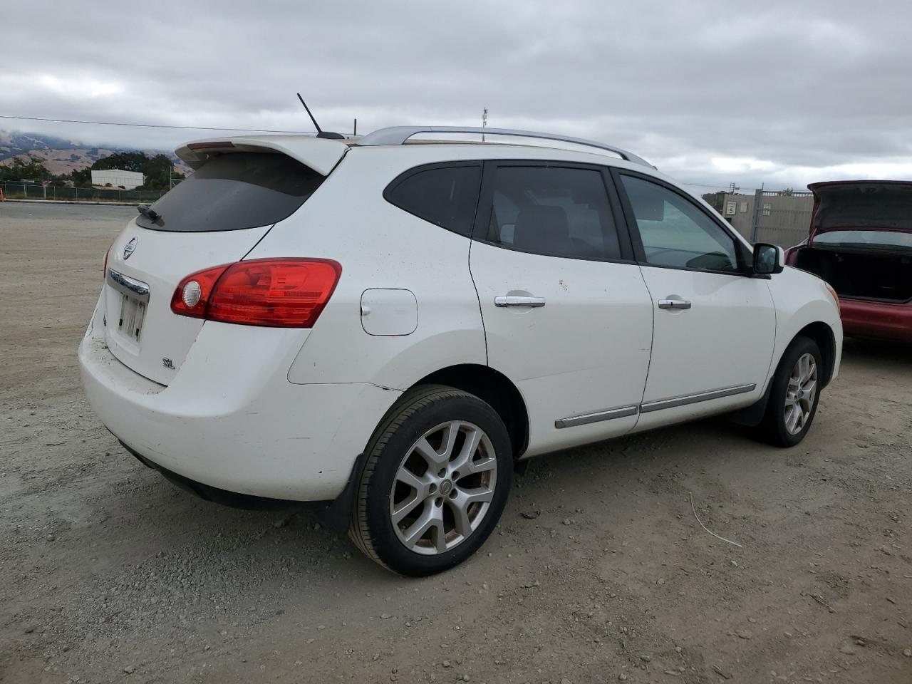 2011 Nissan Rogue - Image 3