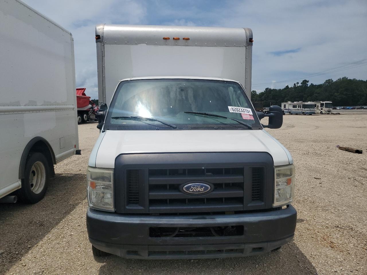 2012 Ford Econoline E350 Super Duty Cutaway Van - Фото 5