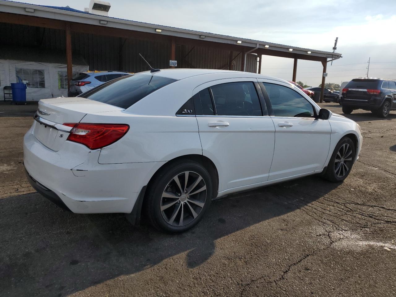 2012 Chrysler 200 S - Image 3