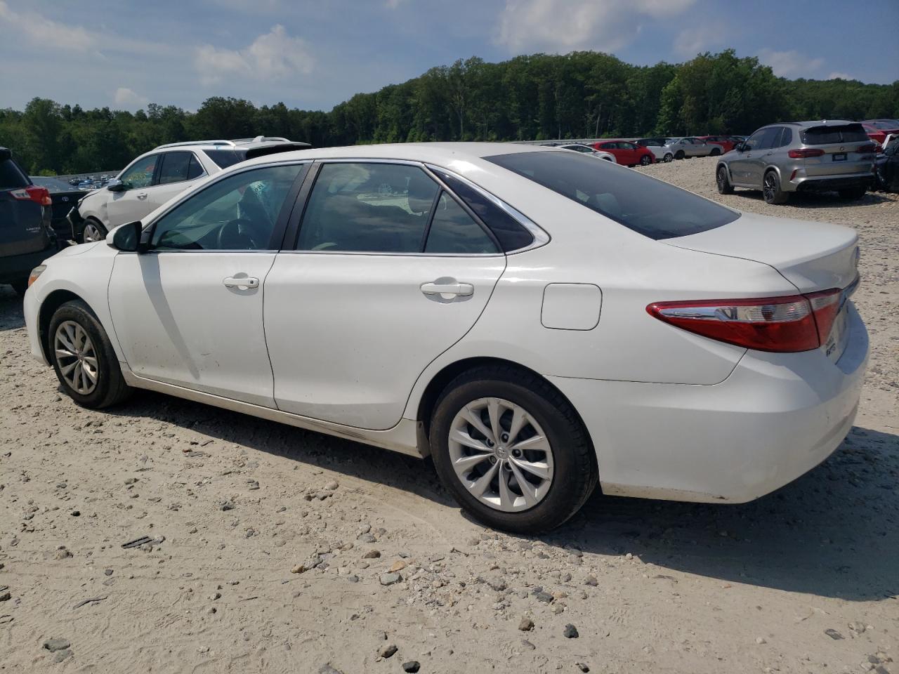 2017 Toyota Camry Le - Фото 2