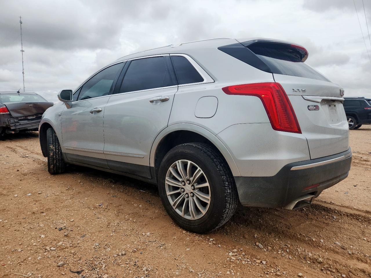 2018 Cadillac Xt5 Luxury - Image 2