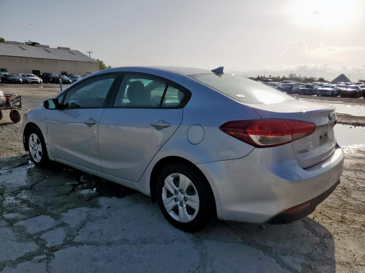 2018 Kia Forte - Фото 2