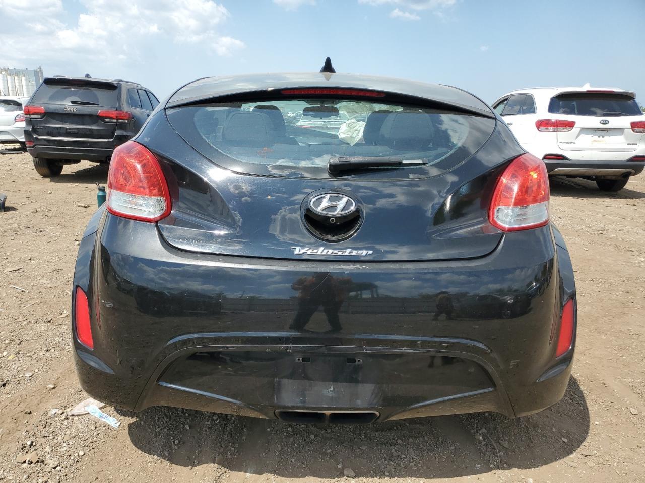 2017 Hyundai Veloster - Фото 6