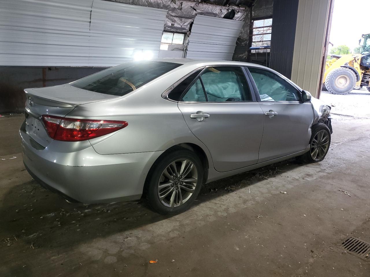2017 Toyota Camry Le - Фото 3