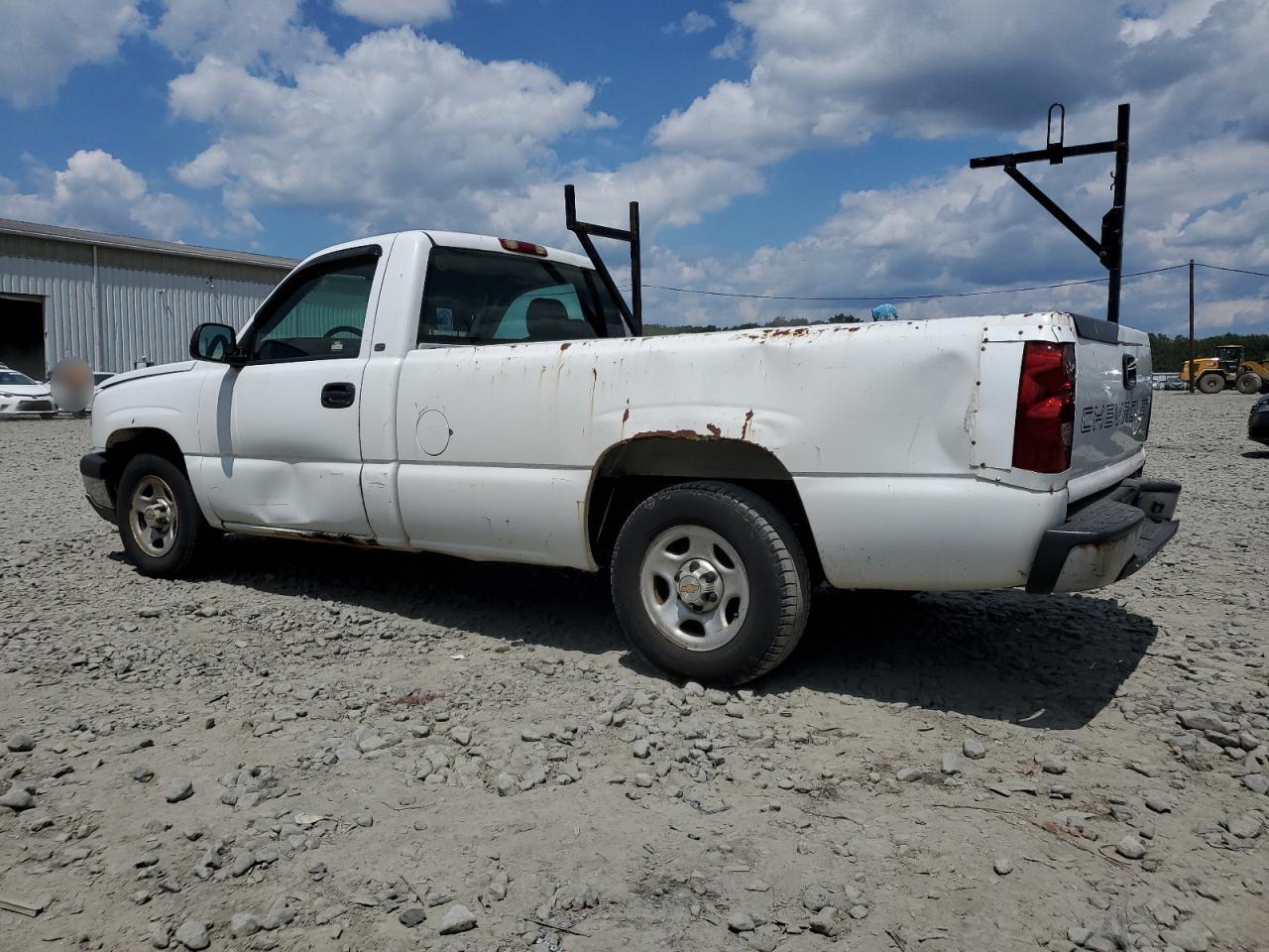 2004 Chevrolet Silverado C1500 - Image 2