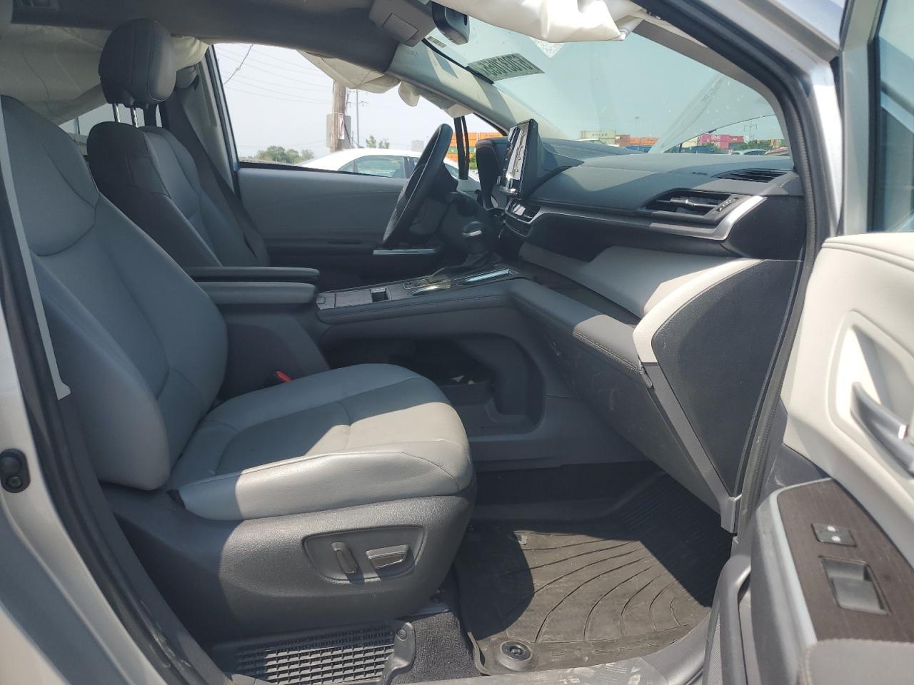 2023 Toyota Sienna Xle - Image 7