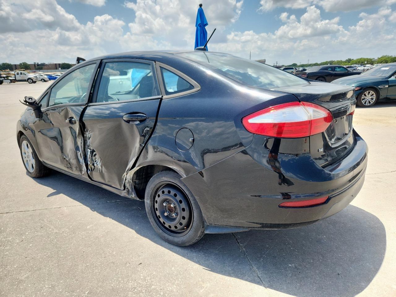 2016 Ford Fiesta Se - Фото 2