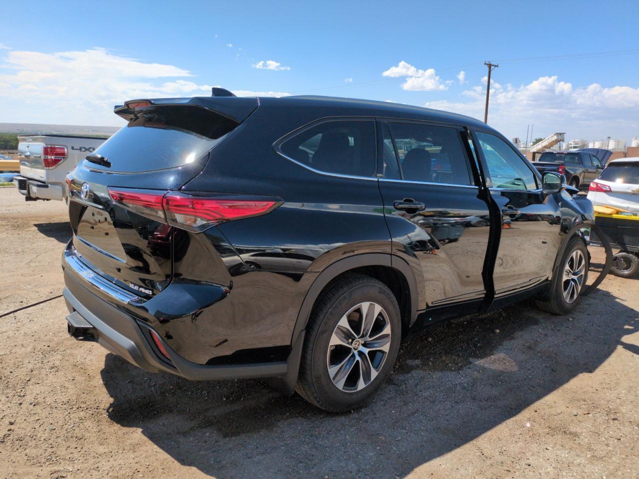 2022 Toyota Highlander Xle - Image 3