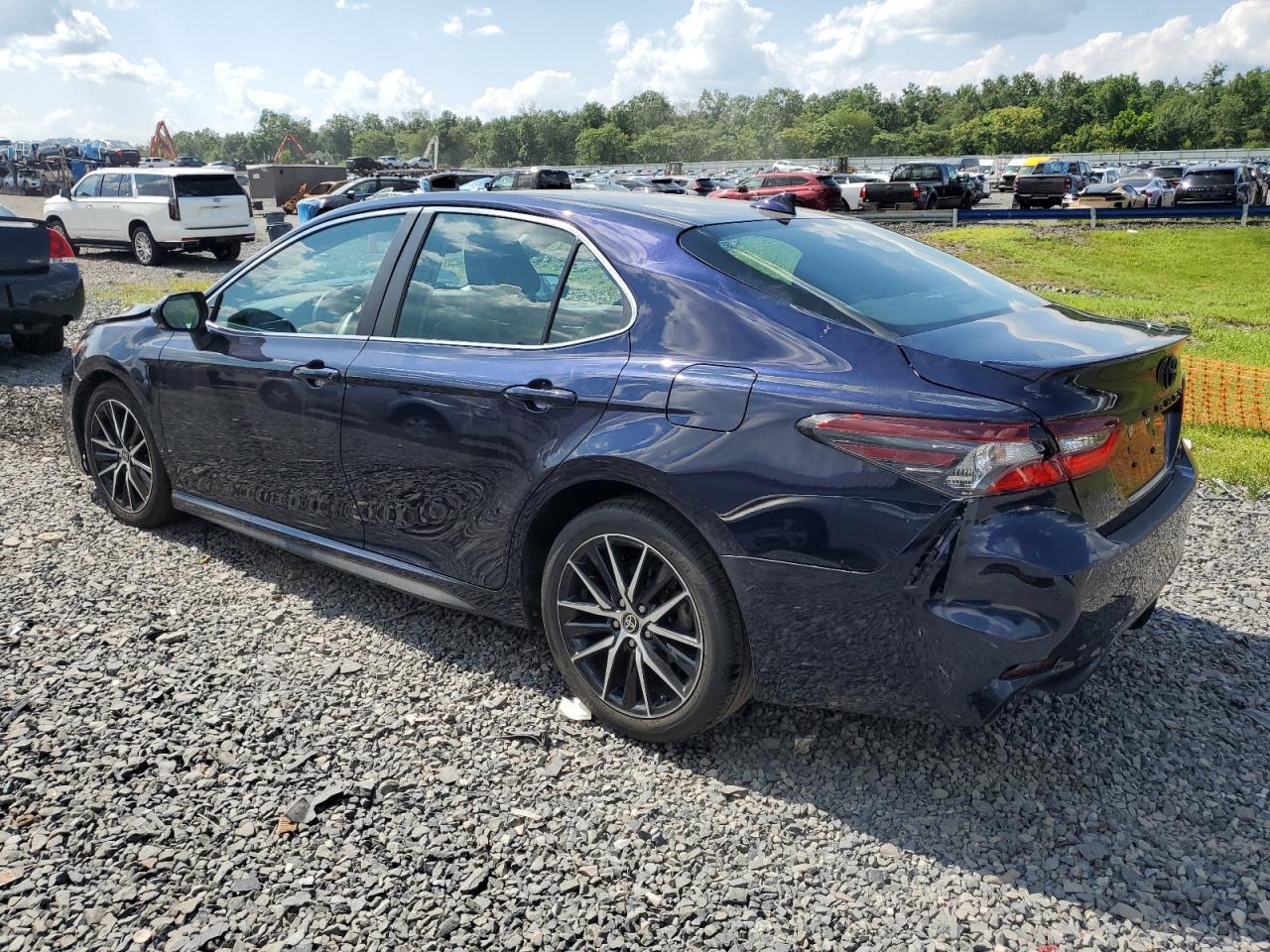 2022 Toyota Camry Se - Image 2