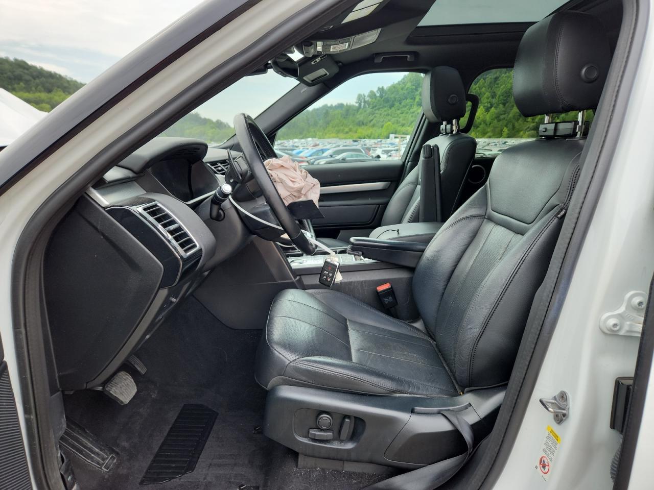 2020 Land Rover Discovery Landmark - Image 7